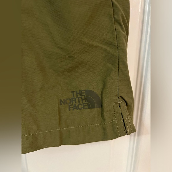 The North Face FlashDry XD 7" Inseam Wander Shorts Size Small Forest Olive EUC - Picture 7 of 14